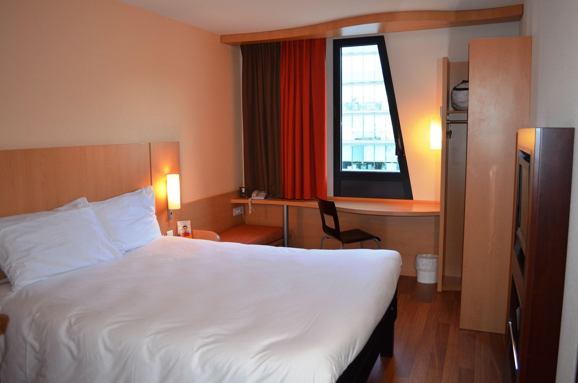 Отель Ibis Marseille Centre Euromed Экстерьер фото