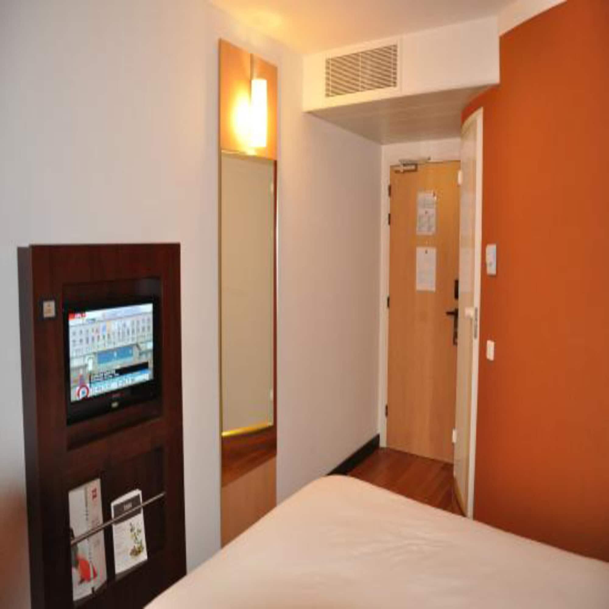 Отель Ibis Marseille Centre Euromed Экстерьер фото