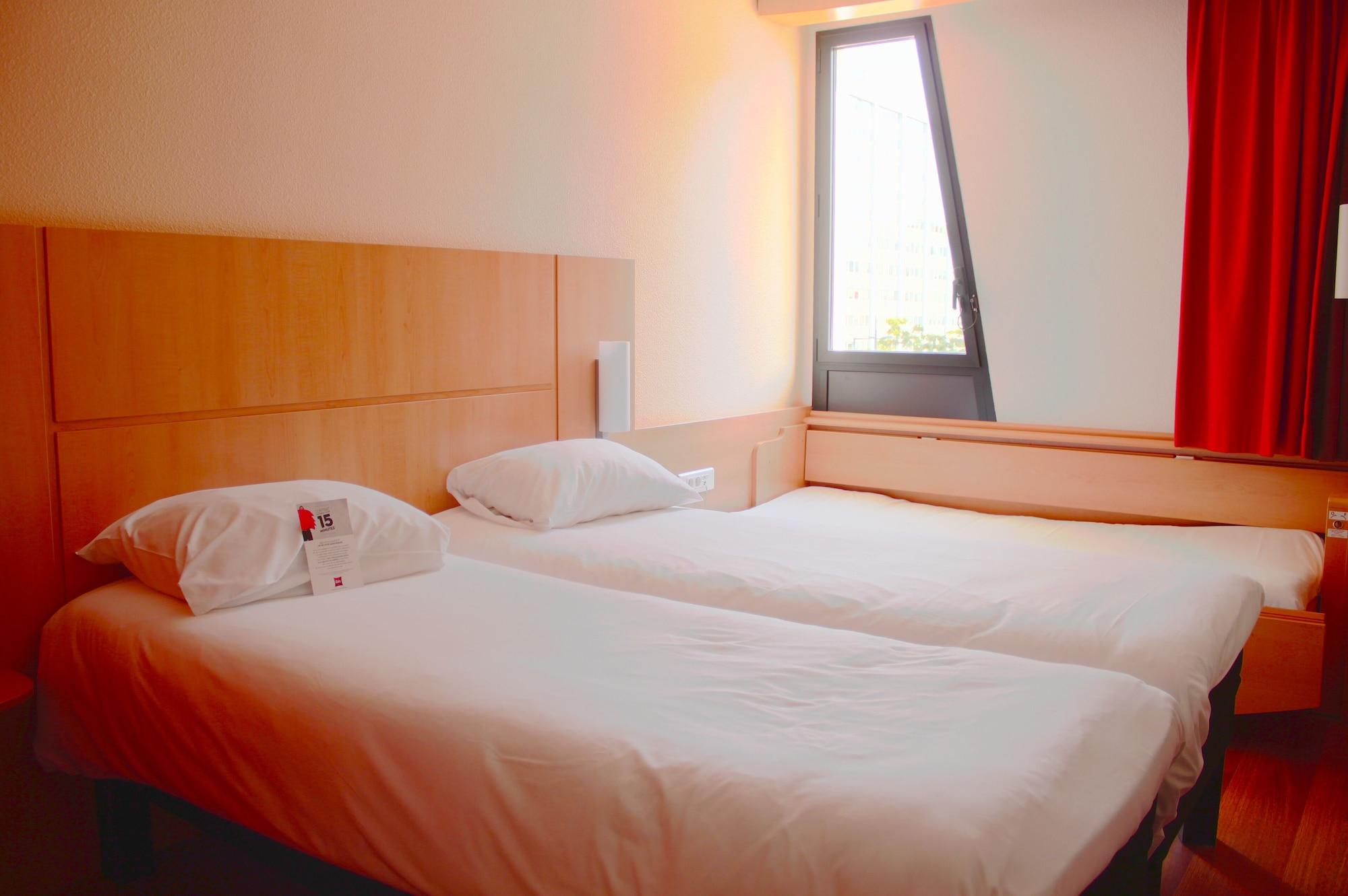 Отель Ibis Marseille Centre Euromed Экстерьер фото