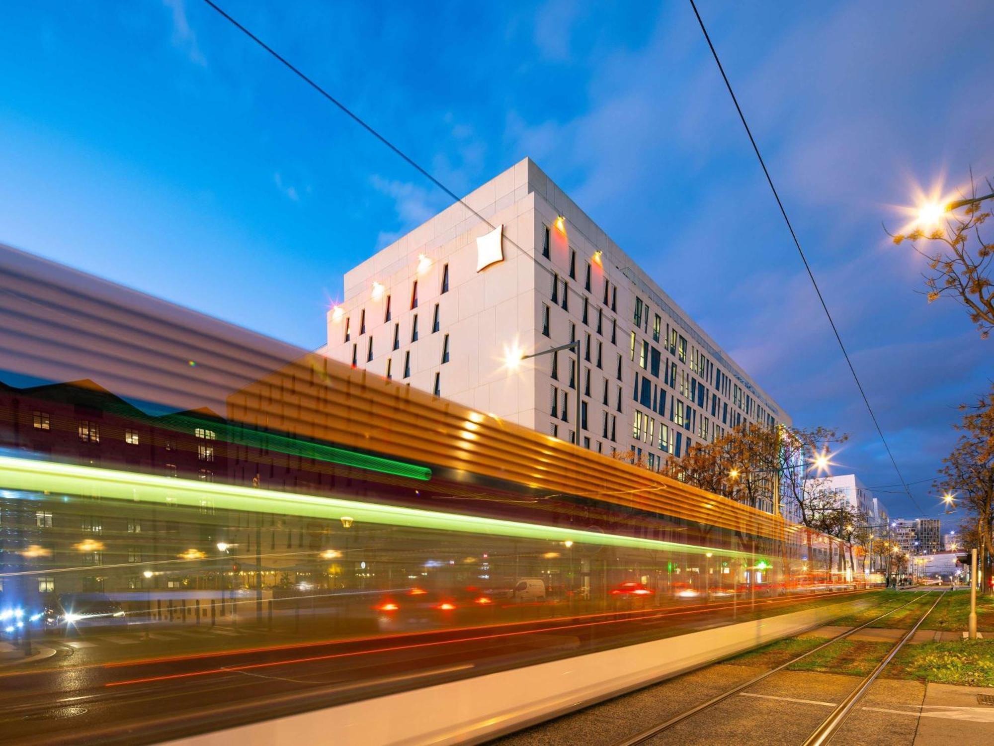 Отель Ibis Marseille Centre Euromed Экстерьер фото