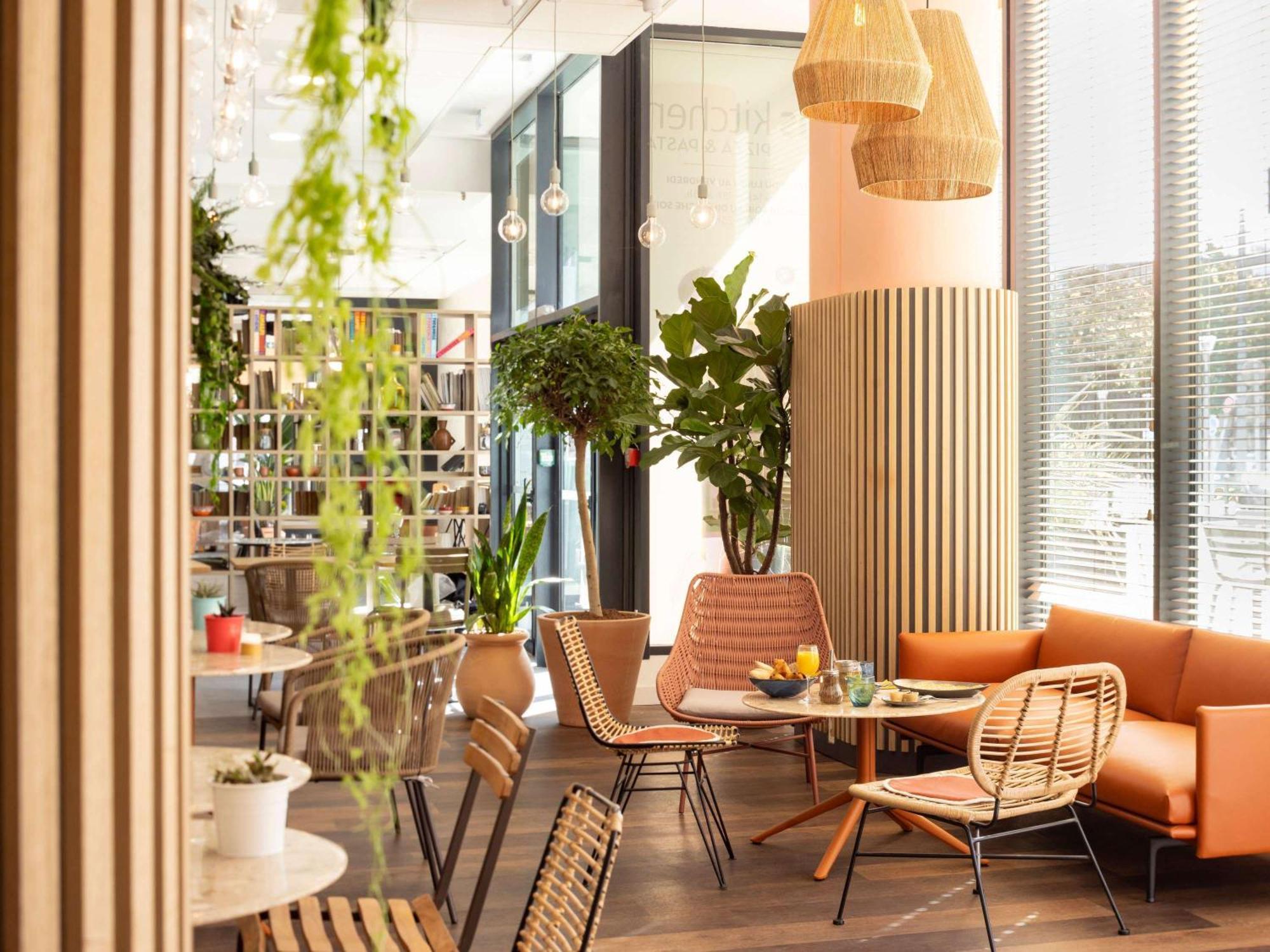 Отель Ibis Marseille Centre Euromed Экстерьер фото