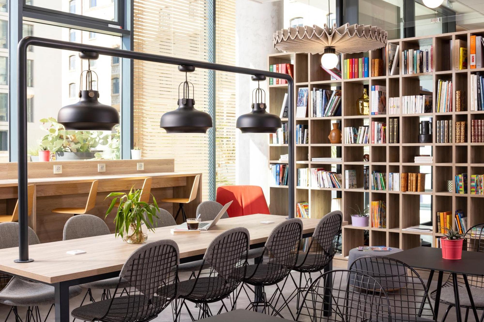Отель Ibis Marseille Centre Euromed Экстерьер фото